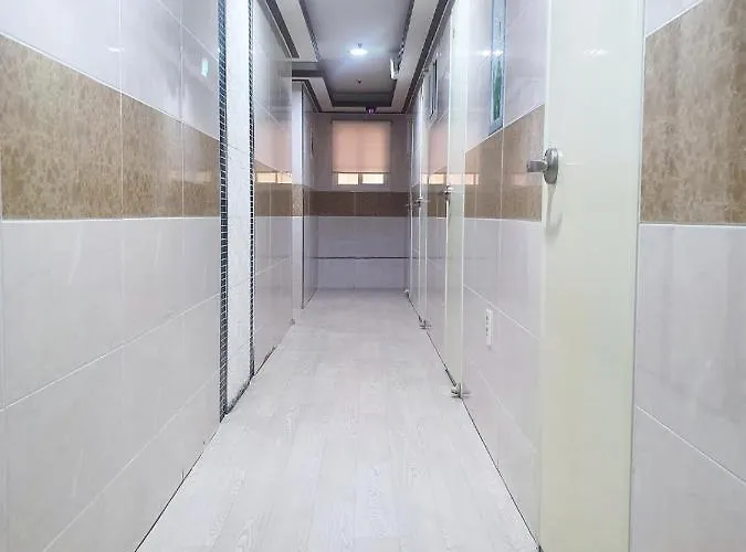 Hub House Livingtel Хостел Сеул