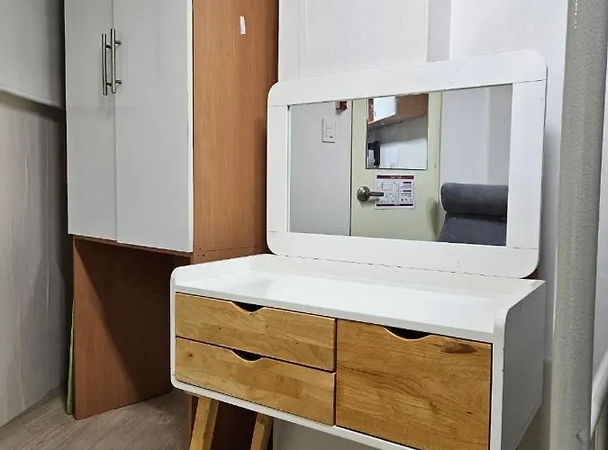 Hub House Livingtel Хостел *