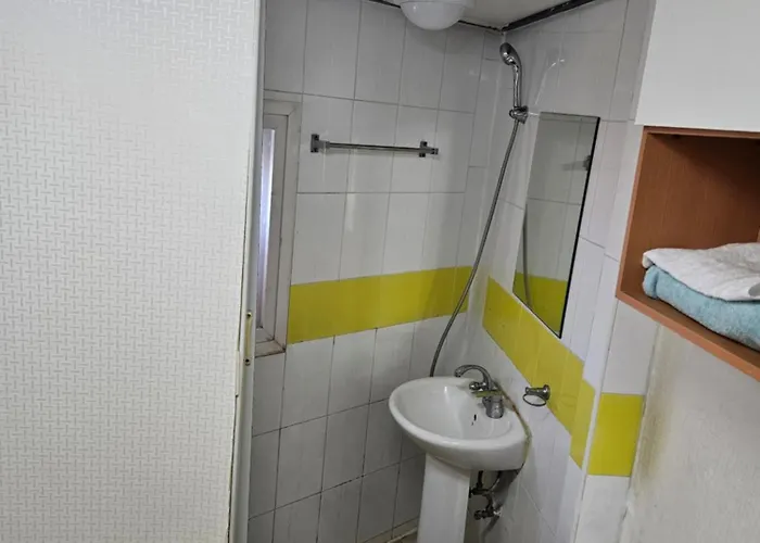 Hub House Livingtel