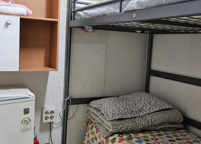 Hub House Livingtel